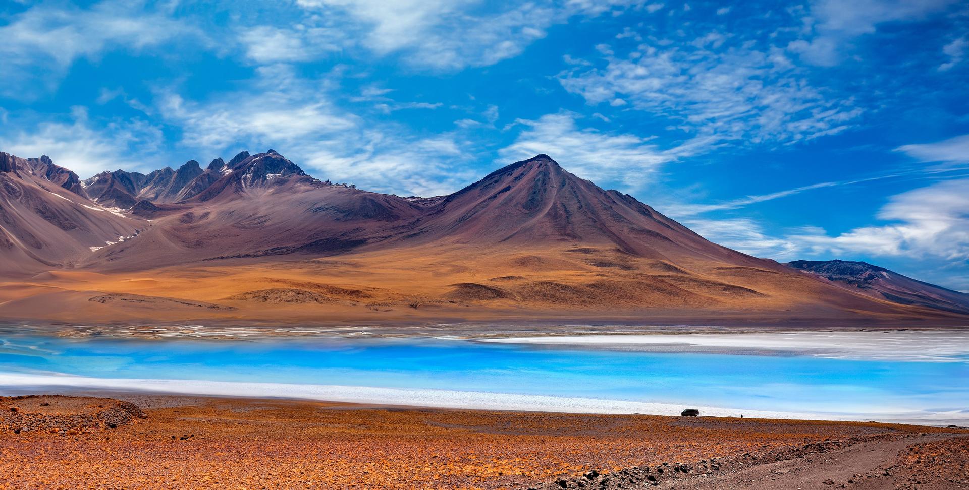 Laguna altiplánica en el norte de Chile